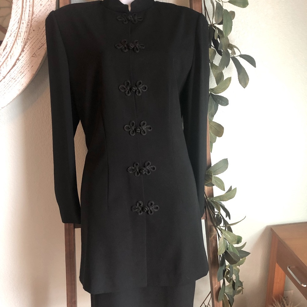Vintage Women’s Mandarin Collar Dress with Frog Knot Button Detail
